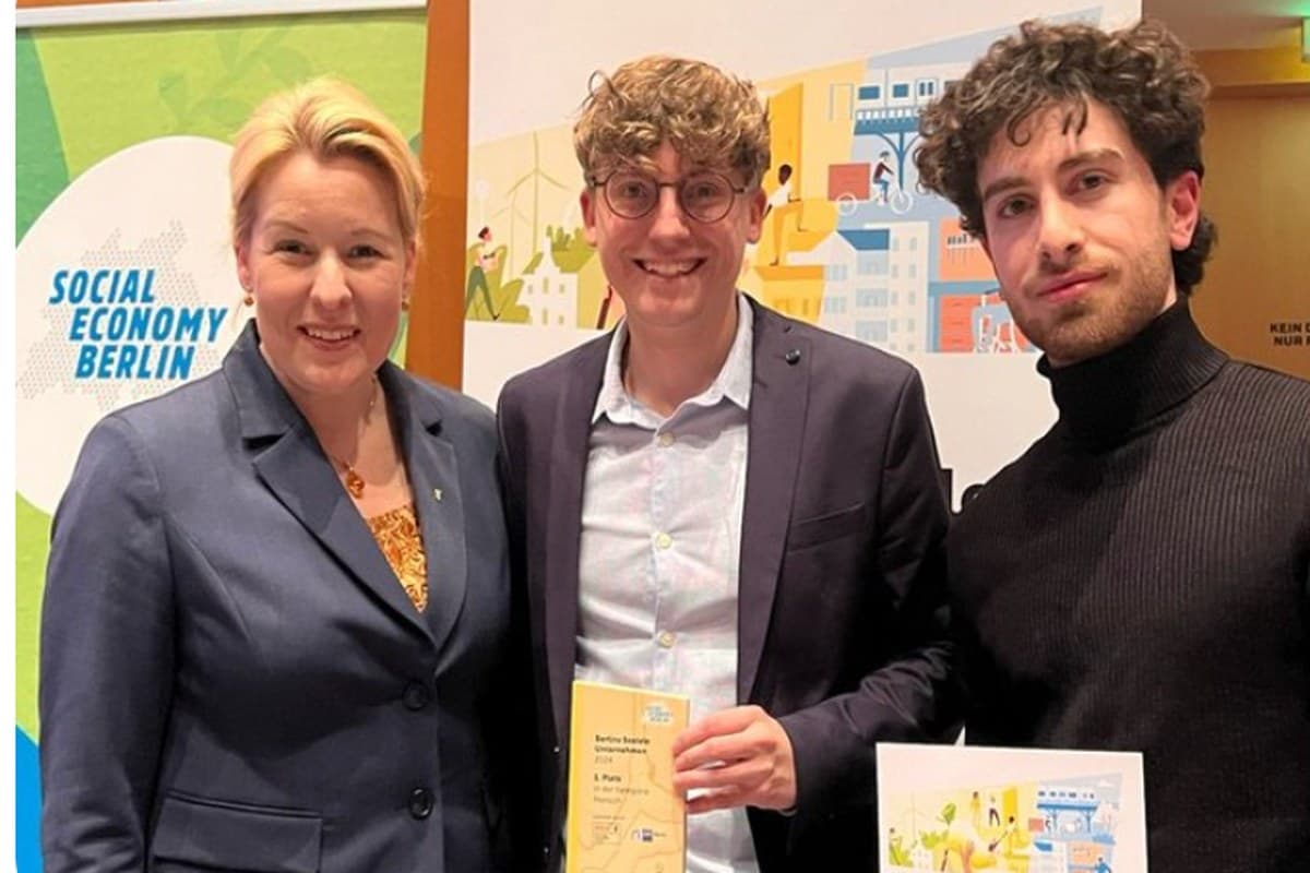Das Get2Germany-Team bei der Auszeichnung als Berlins Soziales Unternehmen 2024